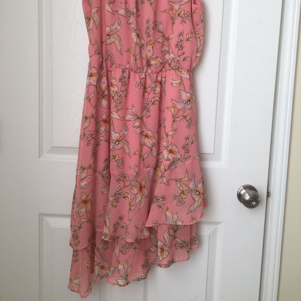 Pretty floral dress, asymmetric hemline